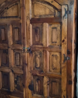 mobile etnico in legno