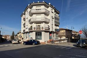 Appartamento di 97 m² con 5 locali e box auto a Mo