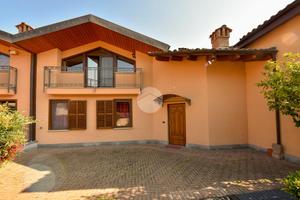VILLA A SCHIERA A GIAVENO