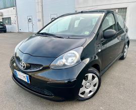 Toyota Aygo 1.0benz 2011 122.000km perfetta per ne
