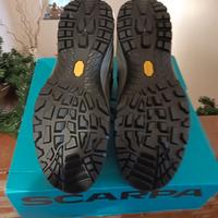 scarponi da trekking