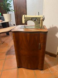 Macchina da cucire Necchi Supernova