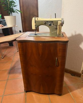 Macchina da cucire Necchi Supernova