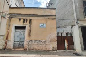 Altamura, casa singola o suolo edificabile mq. 127