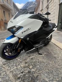 Yamaha Tmax 560