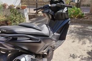 Kymco   Ak 550