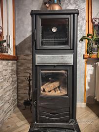 Stufa a legna, nordica Rossella con forno