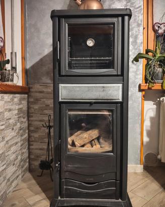 Stufa a legna, nordica Rossella con forno