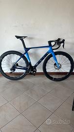 Bici da corsa in carbonio taglia M shimano 105 di2