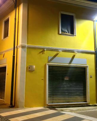 Locale commerciale di 100 mq