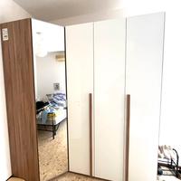 Armadio angolare con anta specchio