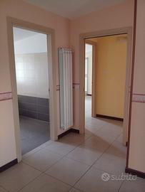 Appartamento recente zona centrale con box