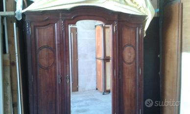 Armadio in ciliegio e noce