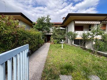 GRAZIOSA VILLASCHIERA TUTTA SU UN PIANO