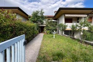 GRAZIOSA VILLASCHIERA TUTTA SU UN PIANO