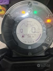 Husqvarna Svartpilen 401 - 2022