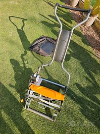 TAGLIAERBA ELICOIDALE A BATTERIA FISKARS