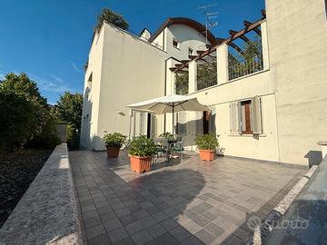 Appartamento con 300mq di giardino Rif. BA/272