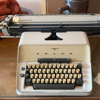 Vintage macchina da scrivere Adler