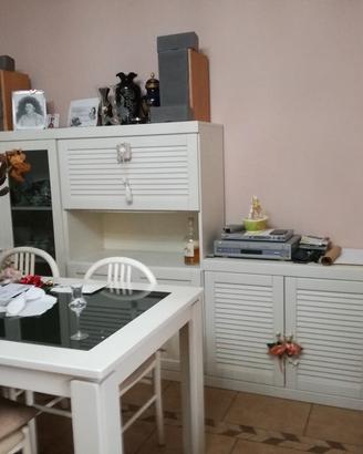 soggiorno in legno massello bianco