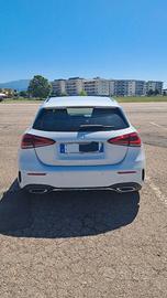 Mercedes-Benzina Classe A 180 d AMG Line