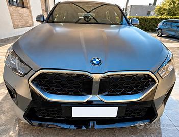 Bmw X2 18d Msport Pro grigio opaco Pinze blue