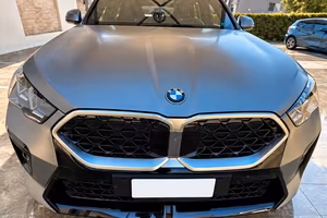 Bmw X2 18d Msport Pro grigio opaco Pinze blue