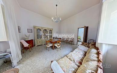 SOLUZIONE INDIPENDENTE CON CANTINA E TERRAZZO