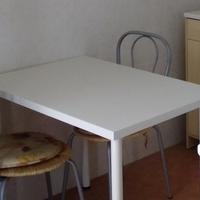 Tavolo bianco con 2 sedie metallo paglia