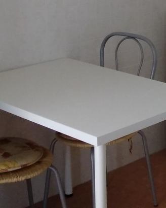 Tavolo bianco con 2 sedie metallo paglia