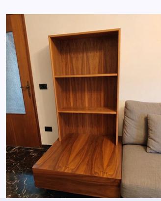 mobile in legno con base e mensole