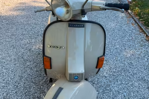 Vespa PX200 conservata