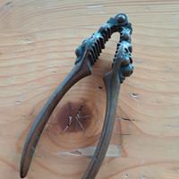 schiaccianoci in bronzo vintage