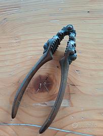 schiaccianoci in bronzo vintage