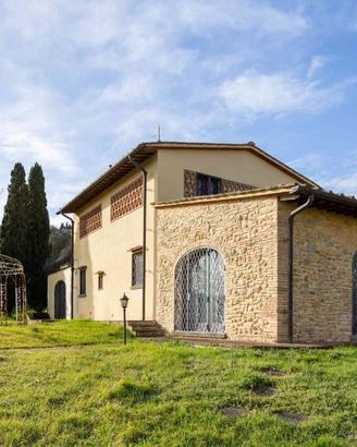 Rustico / Casale di 548 m² con più di 5 locali a M