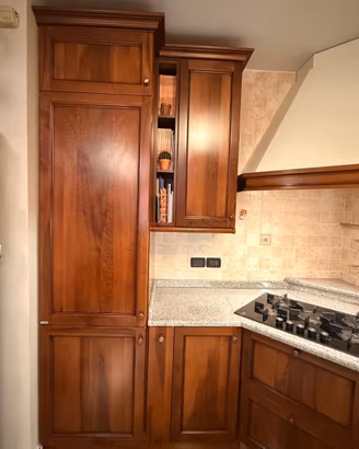 Cucina angolare in legno massello+elettrodomestici
