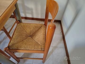 quattro sedie con seduta in paglia  25 euro totali