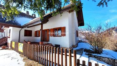 VILLETTA A SCHIERA DI TESTA IN LOTTO DI TERRENO ED