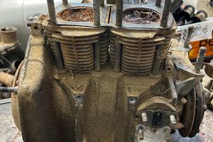 Fiat 500 F 1965 epoca 8 bulloni motore e cambio