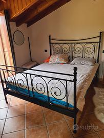 Letto matrimoniale doghe e materasso  