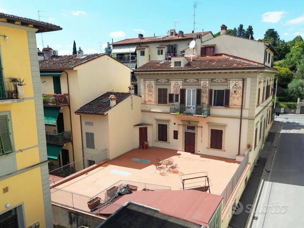 Appartamento di 153 m² con 3 locali e box auto a F - Vista 3