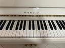 pianoforte-verticale-samick-bianco