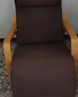 Poltrona a dondolo con struttura in legno marrone