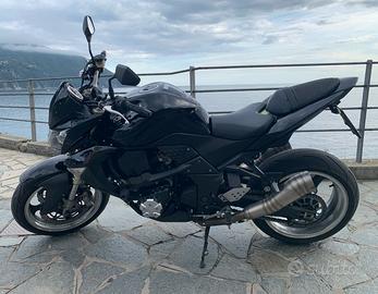 Kawasaki Z1000 nera