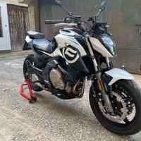 Naked Bicilindrica 650 2022
