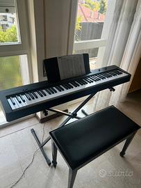 Pianola Yamaha P-145 come nuovo + sgabello