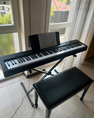 Pianola Yamaha P-145 come nuovo + sgabello