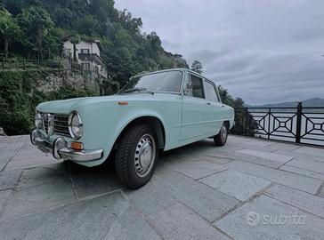 Alfa Romeo Giulia del 1967 Auto Epoca Targa Oro