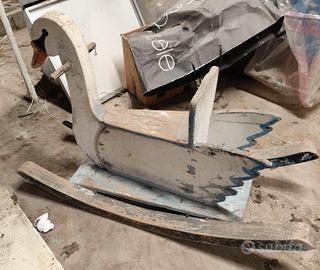 Cigno a dondolo vintage