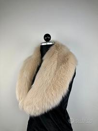 Collo in vera pelliccia di volpe della Groenlandia